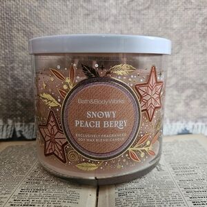 Bath & Body Works Snowy Peach Berry Candle - Warm Brown